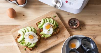 Pochierte Eier auf Avocado-Toast, zubereitet mit dem Monsieur Cuisine