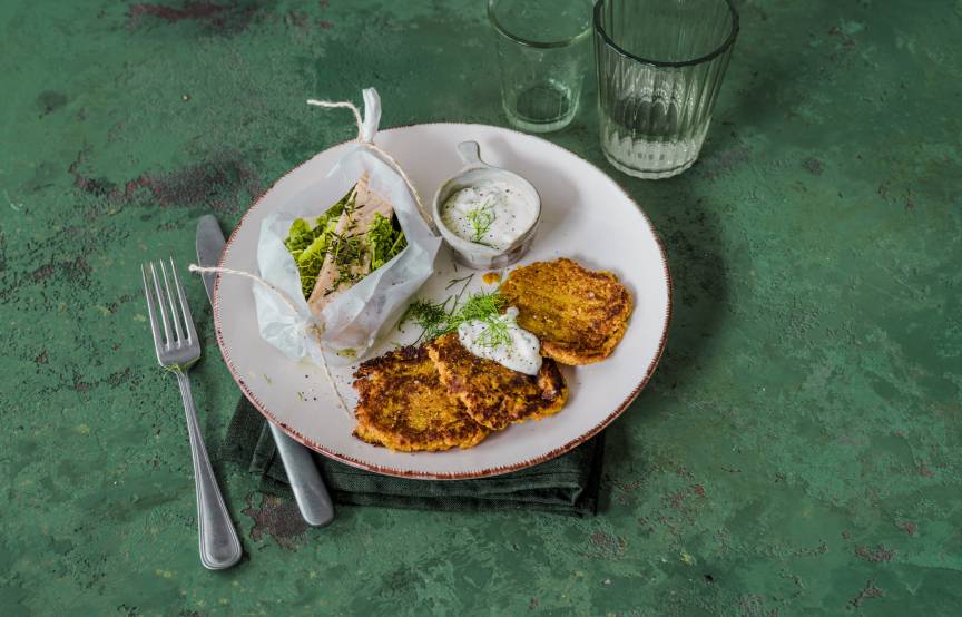 Gedämpfter Lachs mit Süßkartoffelrösti und Schmanddip | ZauberMix