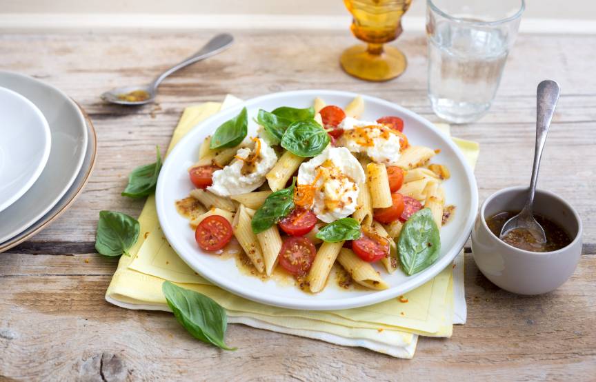 Pastasalat mit Mozzarella und Orangen-Senf-Dressing aus dem Monsieur ...